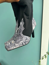 Load image into Gallery viewer, Y2K Snake print Booties (6.5)
