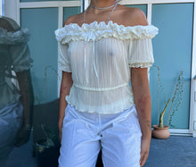 Load image into Gallery viewer, 1990s off the shoulder ruffle top
