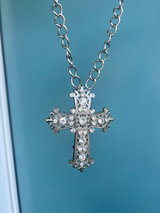 Cross pendant necklace