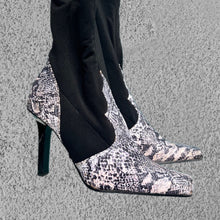 Load image into Gallery viewer, Y2K Snake print Booties (6.5)
