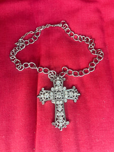 Cross pendant necklace