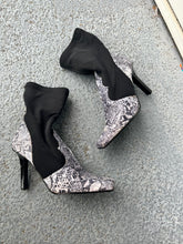 Load image into Gallery viewer, Y2K Snake print Booties (6.5)
