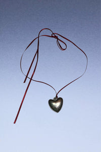 Heart pendant ribbon chocker